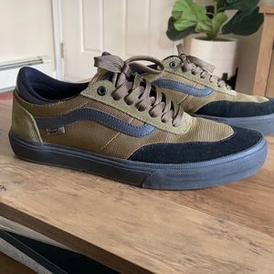 VANS ARMY GREEN AND BLACK SHOES